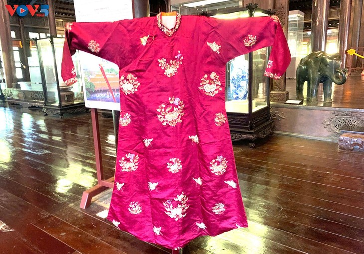 Hue nimmt zwei Blusen der Königinmutter Tu Cung auf - ảnh 1