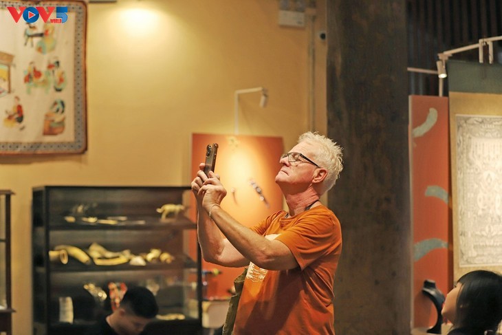 Erinnerungen an Handwerksberuf durch „Erzählträume im Kim-Ngan-Gemeindehaus“ - ảnh 22