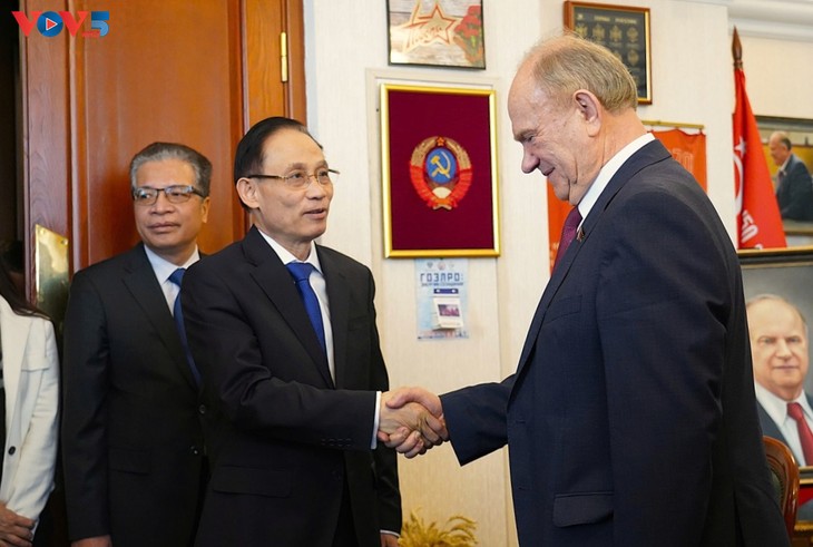 Sonderbeauftragte des KPV-Generalsekretärs To Lam trifft Leiter großer Parteien Russlands  - ảnh 2