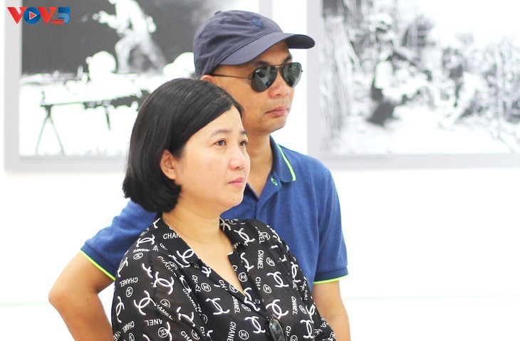 นิทรรศการ “เส้นขนานที่ 17 และความปรารถนาแห่งการรวมประเทศเป็นเอกภาพ” - ảnh 14