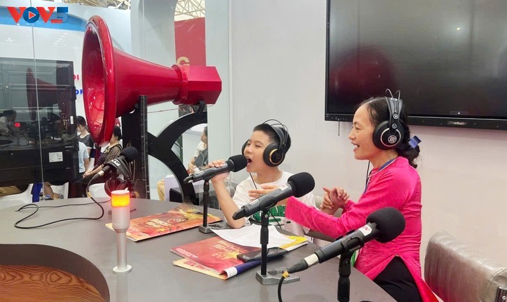 สถานีวิทยุเวียดนามกับ 80 ปีแห่งการเดินพร้อมกับประเทศ - ảnh 15