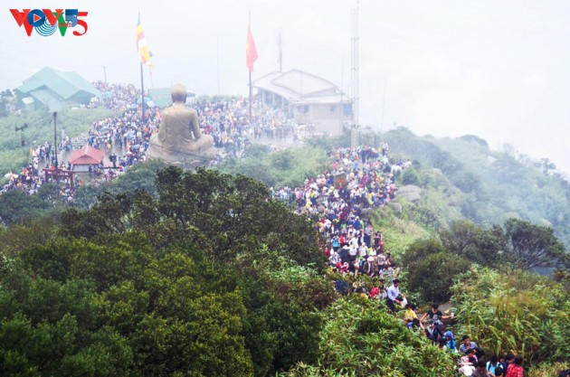 Eindruck des Gründers der vietnamesischen buddhistischen Glaubensrichtung von Truc Lam und König Tran Nhan Tong auf dem heiligen Berg Yen Tu - ảnh 11