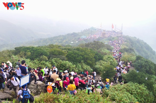 Eindruck des Gründers der vietnamesischen buddhistischen Glaubensrichtung von Truc Lam und König Tran Nhan Tong auf dem heiligen Berg Yen Tu - ảnh 13