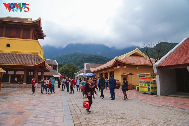 Eindruck des Gründers der vietnamesischen buddhistischen Glaubensrichtung von Truc Lam und König Tran Nhan Tong auf dem heiligen Berg Yen Tu - ảnh 16