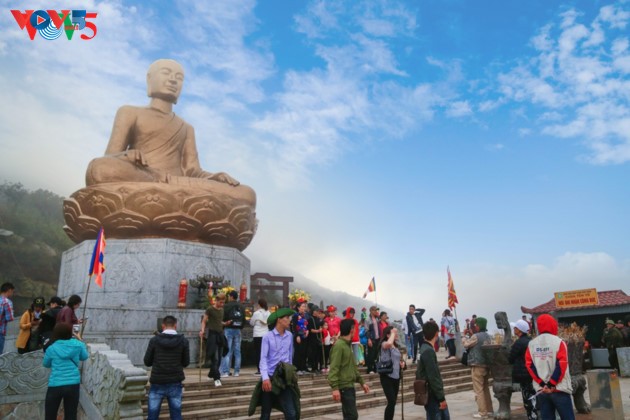 Eindruck des Gründers der vietnamesischen buddhistischen Glaubensrichtung von Truc Lam und König Tran Nhan Tong auf dem heiligen Berg Yen Tu - ảnh 1