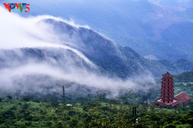 Eindruck des Gründers der vietnamesischen buddhistischen Glaubensrichtung von Truc Lam und König Tran Nhan Tong auf dem heiligen Berg Yen Tu - ảnh 3