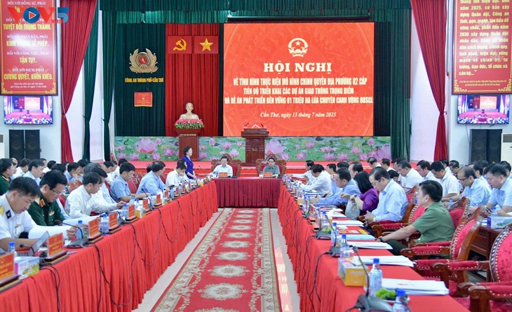 ທ່ານນາ​ຍົກ​ລັດ​ຖະ​ມົນ​ຕີ ຟ້າມ​ມິງ​ຈິງ ປະ​ຊຸມ​ກັບ​ການ​ນຳ​ບັນ​ດາ​ແຂວງ​ເຂດ​ທົ່ງ​ພຽງ​ແມ່​ນ້ຳ​ຂອງ​ທາງ​ພາກ​ໃຕ້ ຫວຽດ​ນາມ - ảnh 1