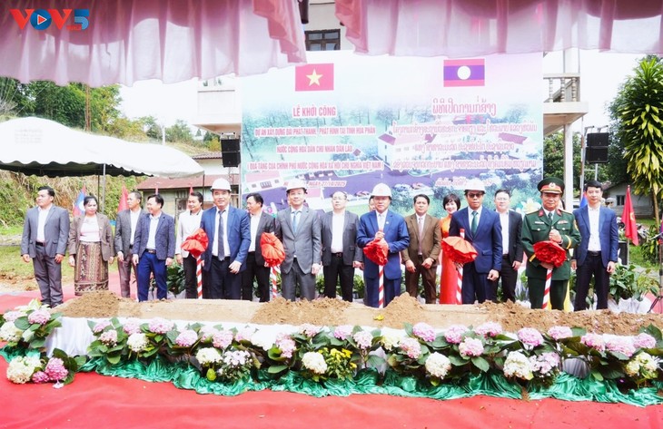 ຫວຽດ​ນາມ ຊ່ວຍ​ເຫຼືອ​ ລາວ ສ້າງ​ສ​ະ​ຖາ​ນີ​​ຖ່າຍ​ທອດ​ວິ​ທະ​ຍຸກະ​ຈາຍ​ສຽງ ແລະ ໂທ​ລະ​ພາບ ແຂວງ ຫົວ​ພັນ - ảnh 1