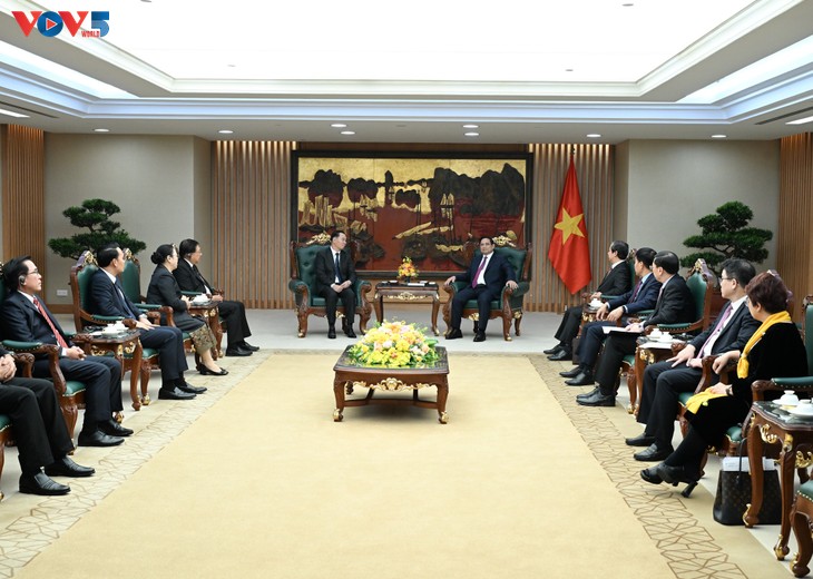 ນາ​ຍົກ​ລັດ​ຖະ​ມົນ​ຕີ ຫວຽດ​ນາມ ຟ້າມ​ມິງ​ຈິງ ຕ້ອນ​ຮັບ​ທ່ານ​ລັດ​ຖະ​ມົນ​ຕີ​ກະ​ຊວງ​ສຶກ​ສາ ແລະ ກິ​ລາ​ລາວ - ảnh 1