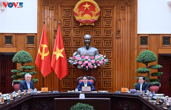 ຄະ​ນະ​ປະ​ຈຳ​ລັດ​ຖະ​ບານ​ຈັດ​ກອງ​ປະ​ຊຸມ​ປະ​ກອບ​ຄຳ​ເຫັນ​ກ່ຽວ​ກັບ​ບັນ​ດາ​ໂຄງ​ການ​ເສັ້ນ​ທາງ​ລົດ​ໄຟ​ຈຸດ​ສຸມ - ảnh 1