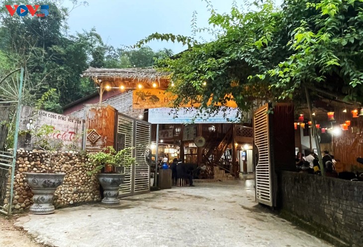 ບ້ານ ຮວາຕ໊ຽນ - ສະຖານທີ່ທ່ອງທ່ຽວຊຸມຊົນທີ່ດູດດື່ມຢູ່ເຂດທາງທິດຕາເວັນຕົກ ແຂວງ ເງະອານ. - ảnh 1