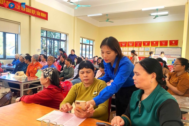 ພະນັກງານເຂດຊົນນະບົດຢູ່ ກວາງນິງ ເປັນເຈົ້າການເຄື່ອນໄຫວກັບອຳນາດການປົກຄອງດີຈີຕອນ - ảnh 2