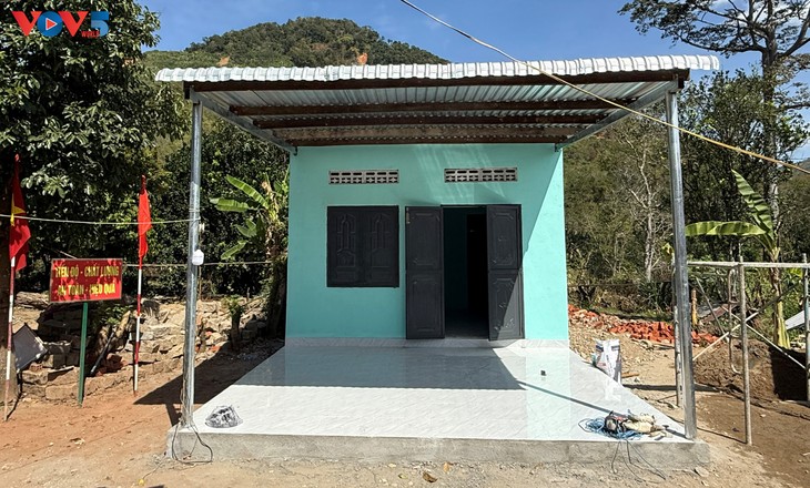 ນ້ຳ​ໃຈທະ​ຫານ​ປະ​ຊາ​ຊົນ​ໃນ​ບັ້ນ​ເຄື່ອນ​ໄຫວ ກວາງ​ຈູງ​ ຢູ່​ເຂດ​ພູ​ດອຍ​ຂອງ​ແຂວງ ແຄັງ​ຮ​ວ່າ - ảnh 3