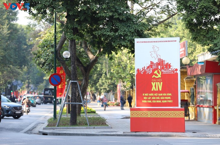 ຫຼາຍ​ກິດ​ຈະ​ກຳ​ອັນ​ແທດ​ຈິງ​ຂ່ຳ​ນັບ​ຮັບ​ຕ້ອນກອງ​ປະ​ຊຸມ​ໃຫຍ່​ຄັ້ງ​ທີ XIV ຂອງ​ພັກ​ກອມ​ມູ​ນິດ ຫວຽດ​ນາມ - ảnh 2