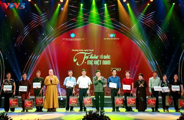 Programme artistique “Fierté de la Patrie vietnamienne”  - ảnh 2