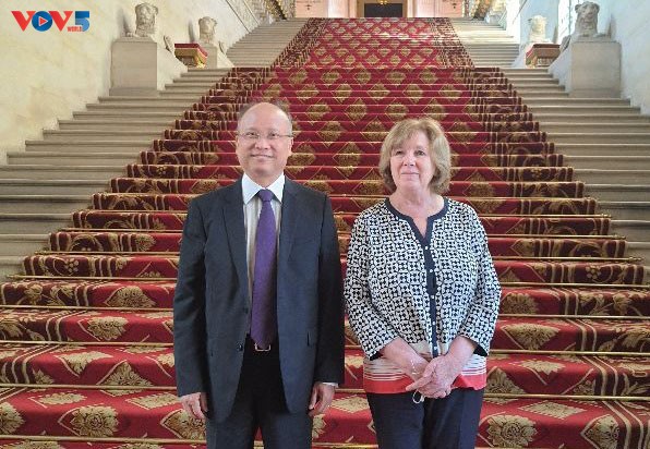 Le groupe d’amitié France-Vietnam au Sénat français s’engage à soutenir le Vietnam - ảnh 1