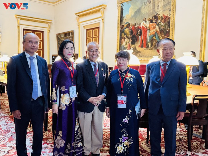 Nguyên Thi Thanh œuvre pour le renforcement des liens francophones à Paris - ảnh 5