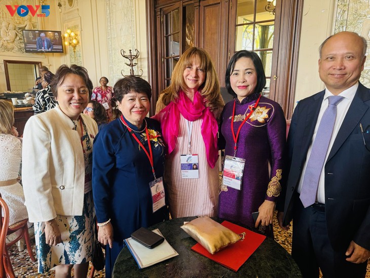 Nguyên Thi Thanh œuvre pour le renforcement des liens francophones à Paris - ảnh 4
