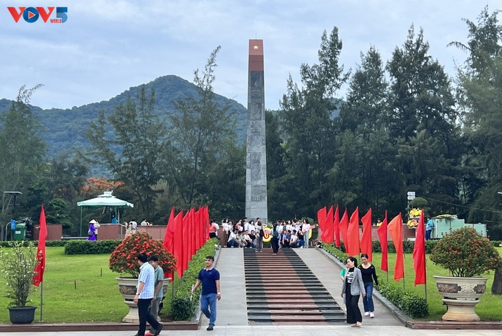 Côn Dao en Juillet: Hommage aux héros sacrifiés pour la Patrie - ảnh 1