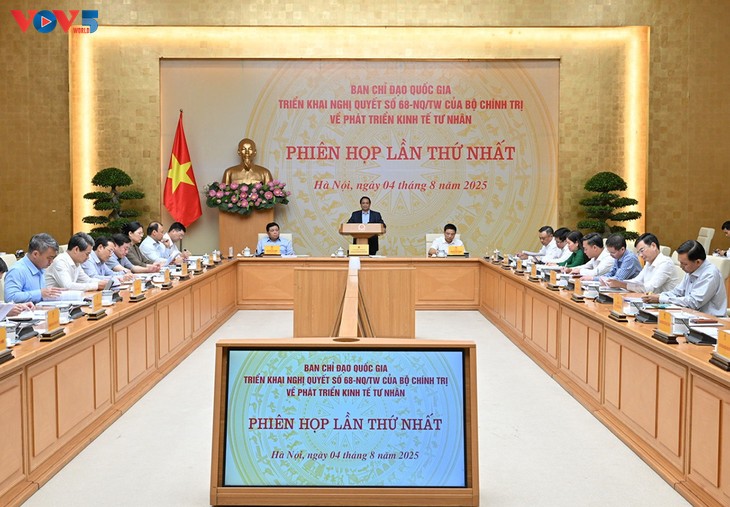 Pham Minh Chinh veut faire du privé le principal moteur de la croissance vietnamienne - ảnh 1