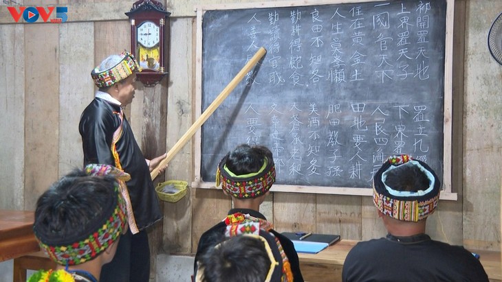 Hoàng Thông Chu, gardien de l’écriture Nôm Dao à Bản Cuôn - ảnh 1