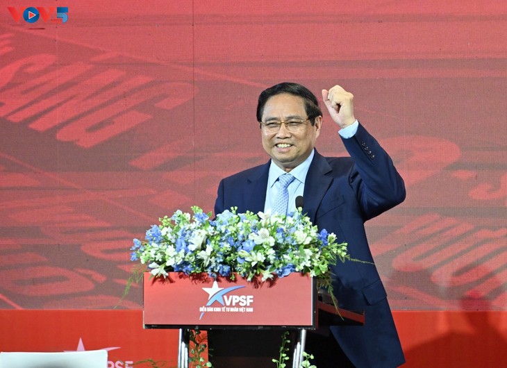Pham Minh Chinh au Dialogue de haut niveau du Forum de l’économie privée du Vietnam 2025 - ảnh 2