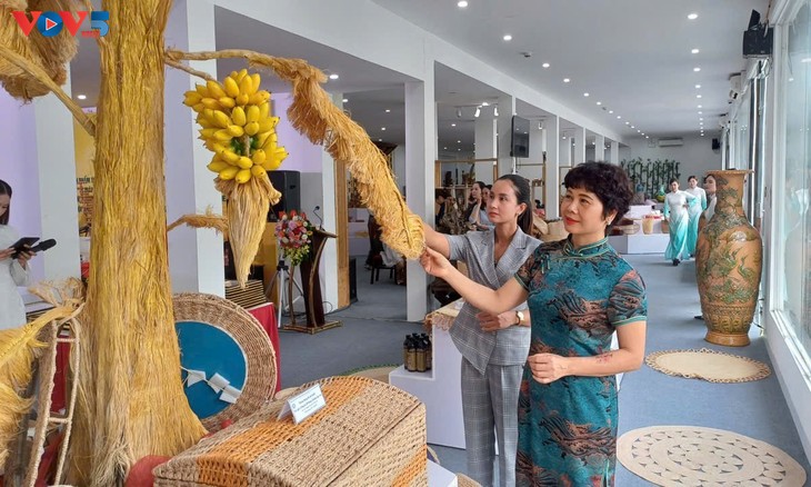 Hanoï: Coup d’envoi de l’exposition thématique dédiée aux produits artisanaux OCOP - ảnh 1