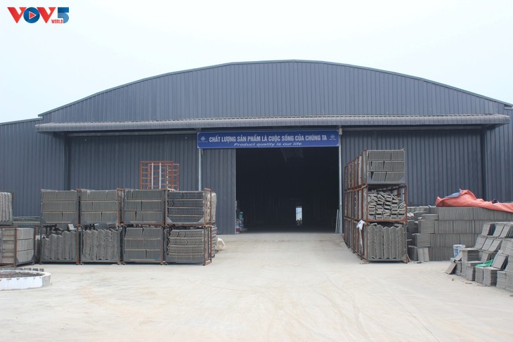 Nguyên Thi Khuyên, entrepreneure qui fait rayonner les matériaux de construction non cuits du Vietnam à l’international - ảnh 2