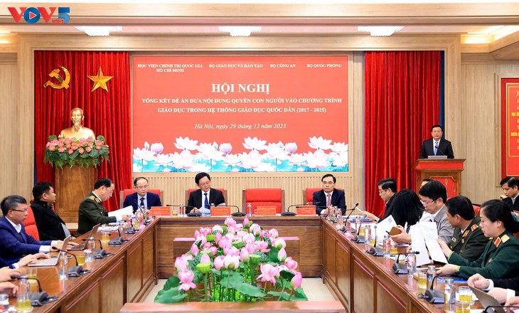 Les droits humains désormais ancrés dans l’éducation vietnamienne - ảnh 1