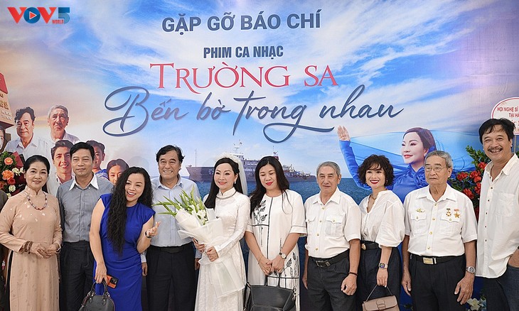 1.000 người góp sức, 6 thế hệ diễn viên tham gia phim ca nhạc “Trường Sa - Bến bờ trong nhau” - ảnh 2