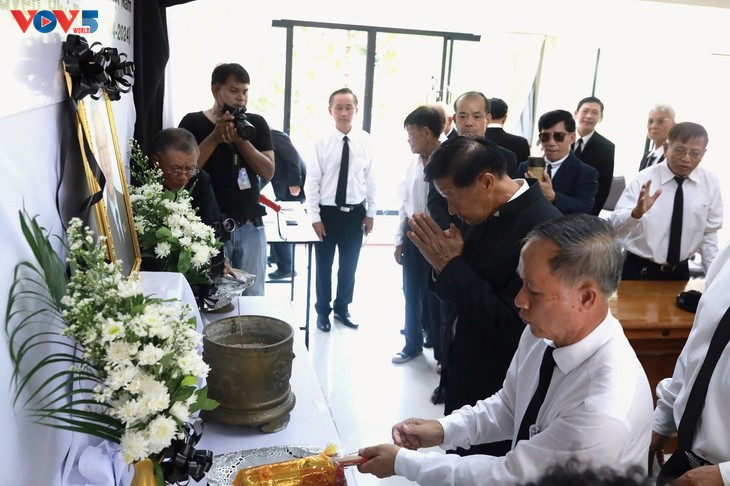 Les Vietkieus rendent hommage au secrétaire général Nguyên Phu Trong - ảnh 1