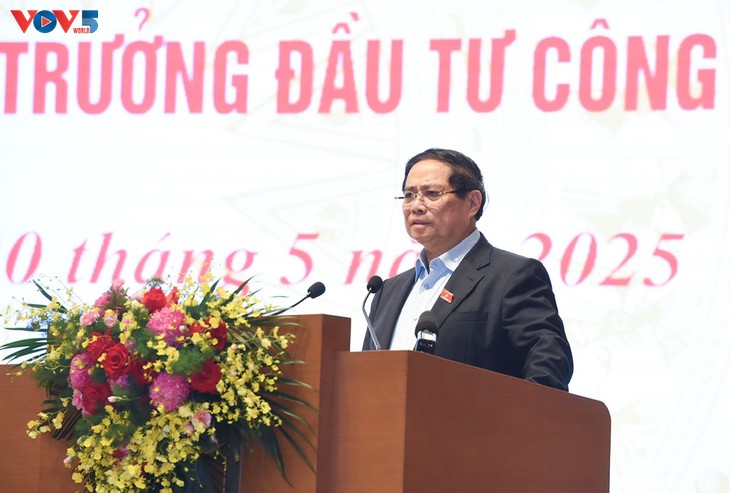 Le Premier ministre Pham Minh Chinh appelle à accélérer la dynamique de l’investissement public pour 2025 - ảnh 2