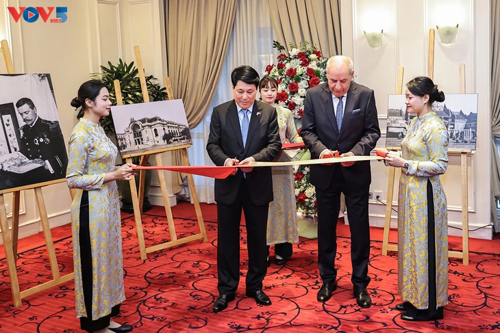 Une exposition photographique sur les liens Vietnam-Hongrie  - ảnh 1