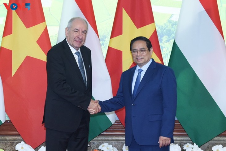 Pham Minh Chinh propose six axes pour renforcer les relations Vietnam - Hongrie - ảnh 1