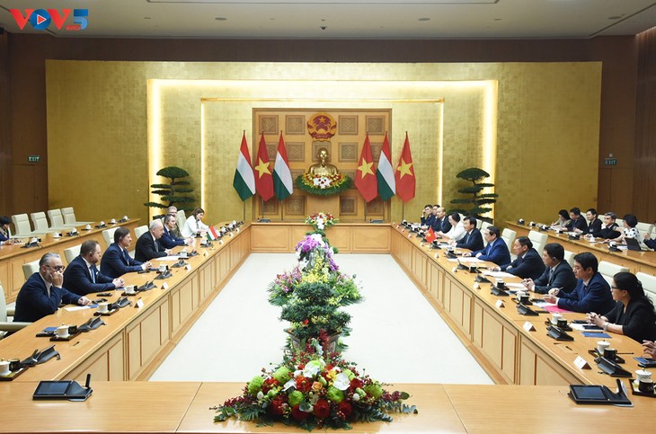 Pham Minh Chinh propose six axes pour renforcer les relations Vietnam - Hongrie - ảnh 2