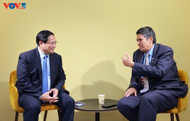 Pham Minh Chinh rencontre le président des Palaos et le Premier ministre des Îles Salomon - ảnh 1
