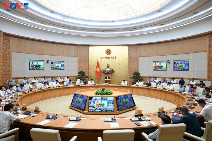 Pham Minh Chinh veut débloquer 100% des investissements publics  - ảnh 1