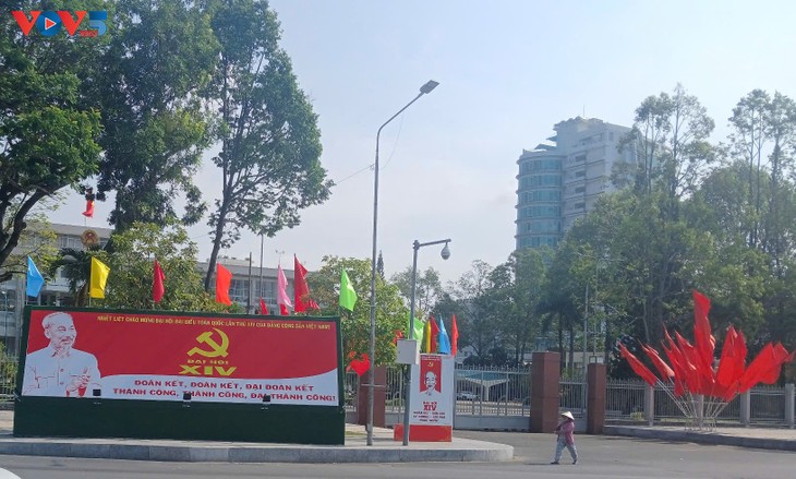 Les habitants du delta du Mékong attentifs au XIVe Congrès national du Parti - ảnh 1