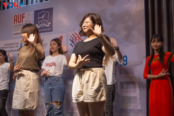 «Photo de famille» de l’Université d’été 2019:  Une communauté francophone en devenir  - ảnh 4