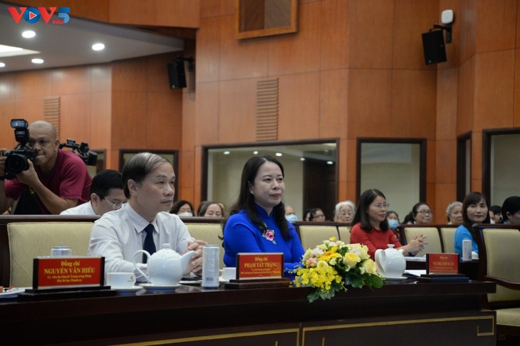 Vo Thi Anh Xuân rencontre des anciennes combattantes capturées pendant la guerre américaine au Vietnam - ảnh 1