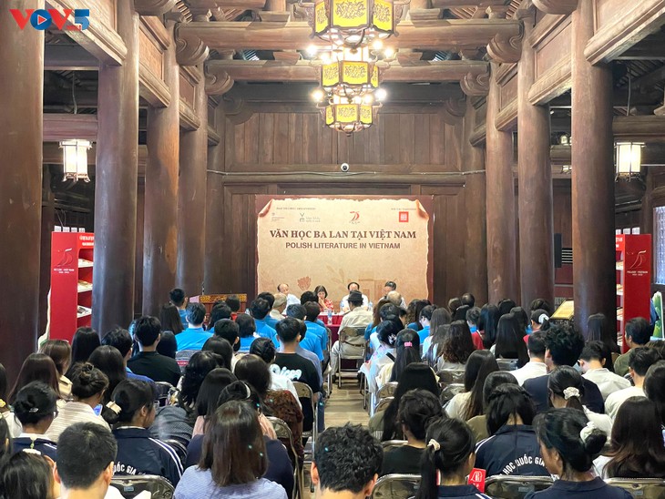 Văn học Ba Lan tại Việt Nam – hành trình đẹp đẽ từ xứ tuyết đến miền nhiệt đới - ảnh 2