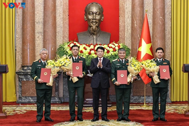 Chủ tịch nước Lương Cường trao quyết định thăng quân hàm, cấp bậc hàm cho sĩ quan Quân đội và Công an - ảnh 1