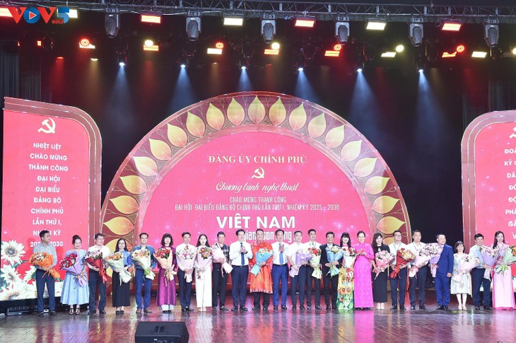 Chương trình nghệ thuật chào mừng thành công Đại hội Đảng bộ Chính phủ lần thứ I - ảnh 1