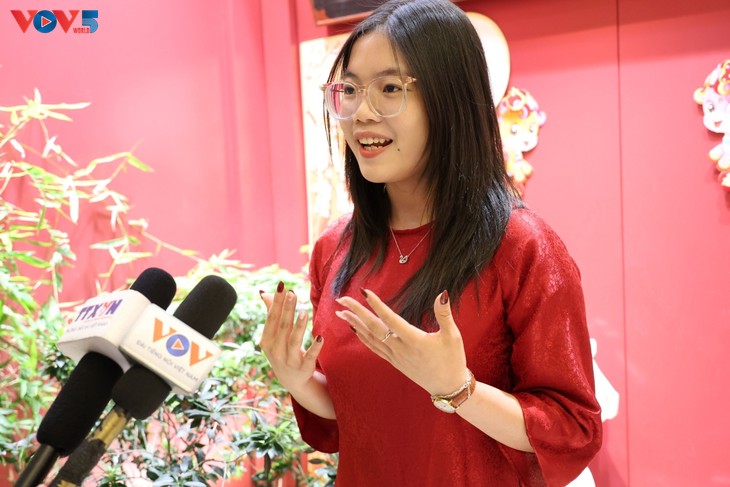 Du học sinh tại Bắc Kinh (Trung Quốc) đặt niềm tin vào đại biểu Quốc hội khóa mới	 - ảnh 2