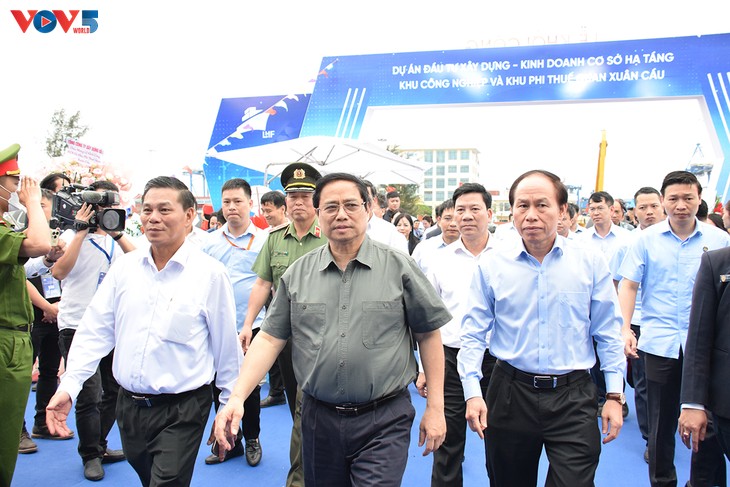 พิธีเปิดโครงการลงทุนก่อสร้างและประกอบธุรกิจโครงสร้างพื้นฐานนิคมอุตสาหกรรมและเขตปลอดอากรซวนเก่า  - ảnh 1