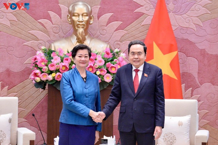 ประธานสภาแห่งชาติเจิ่นแทงเหมินให้การต้อนรับบรรดาเอกอัครราชทูตที่เข้าอำลาในโอกาสเสร็จสิ้นการปฏิบัติหน้าที่ตามวาระ - ảnh 1