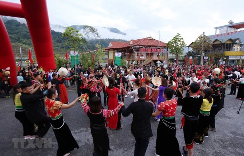 Das Fest Zum Con Werfen Zwischen Vietnam Laos Und China
