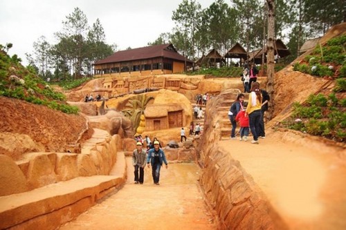 Đường hầm đất sét, điểm du lịch mới thu hút du khách ở Đà Lạt