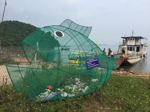 Das einzigartige Modell Fisch isst Plastikm ll  auf der 