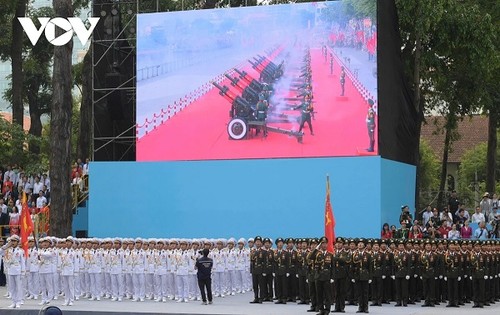 ベトナム南部解放・国家統一50周年記念式典が盛大に開催